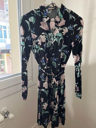 Vestido camisero Oasis floral negro