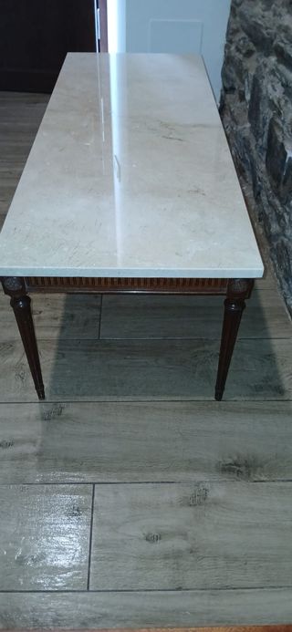 Mesa de centro antigua de mármol y madera