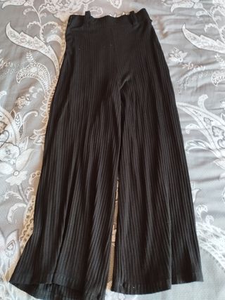 Pantalón de punto negro acampanado