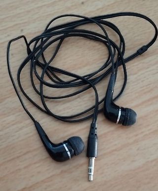 Auriculares negros con jack 3.5mm