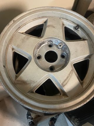 2 Llantas 4 tornillos