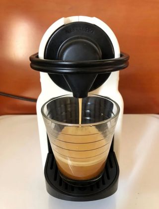 Cafetera Nespresso Inissia Blanca