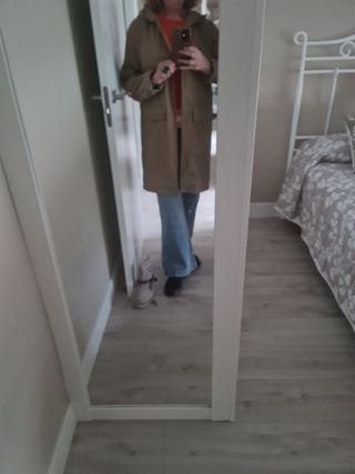 Impermeable color caramelo