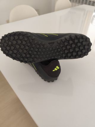 Botas de fútbol Adidas multitaco T41