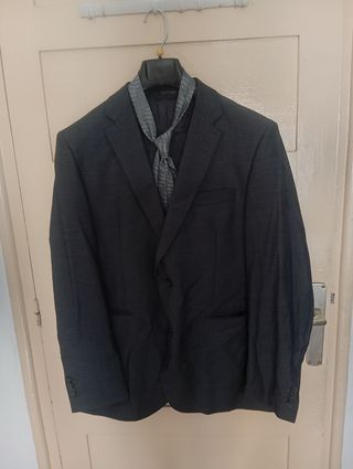 Traje gris
