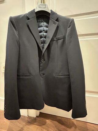 Americana Prada Negra Acolchada