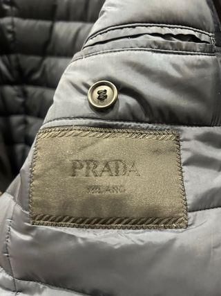 Americana Prada Negra Acolchada