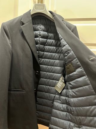 Americana Prada Negra Acolchada