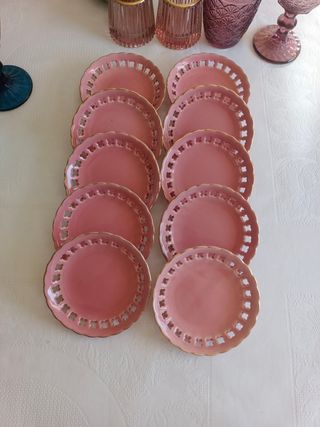 10 platillos de pan con borde dorado