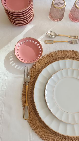 10 platillos de pan con borde dorado