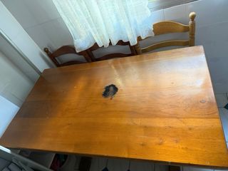 Mesa de comedor de madera