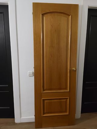 Puerta interior madera diseño clásico