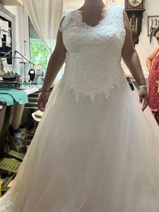 Vestido de Novia con Encaje y Pedrería
