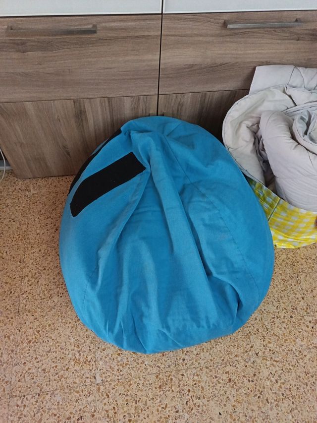 Sillón Puff azul de tela
