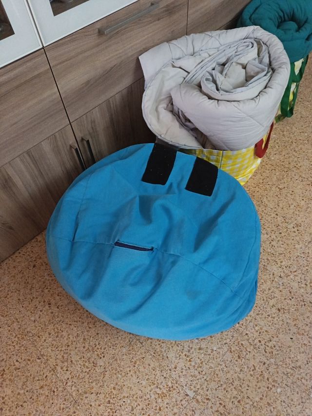 Sillón Puff azul de tela