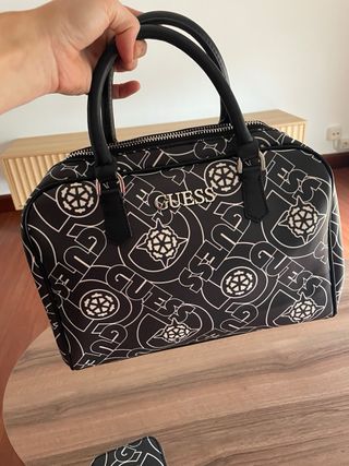 Bolso Guess Negro con Monedero