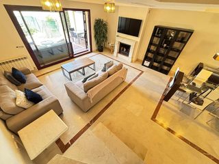 Casa adosada en alquiler en Nueva Andalucía centro en Marbella