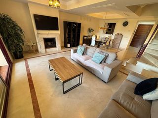 Casa adosada en alquiler en Nueva Andalucía centro en Marbella