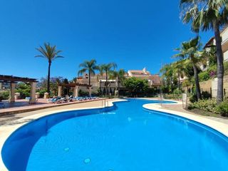 Casa adosada en alquiler en Nueva Andalucía centro en Marbella