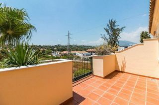 Casa adosada en alquiler en Nueva Andalucía centro en Marbella