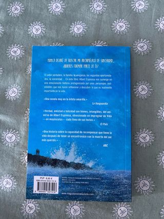 Brújulas que buscan sonrisas perdidas (Spanish ...