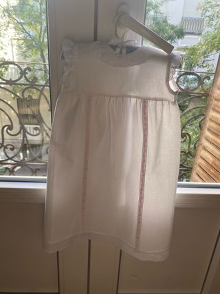 Faldón de bebé blanco con detalles