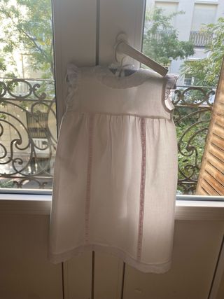 Faldón de bebé blanco con detalles