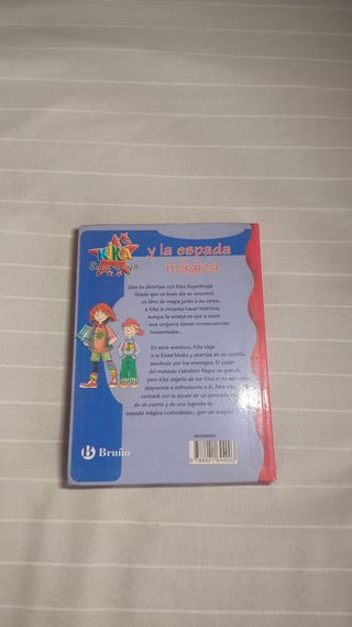 Kika Superbruja y la espada mágica (Spanish Edi...