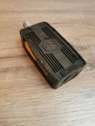 Pedal Vespino Negro con Catadióptrico