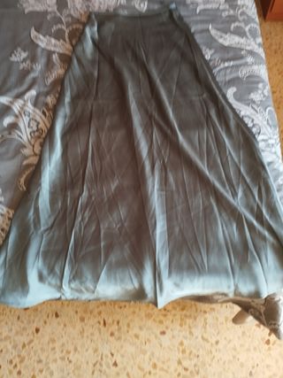 Falda larga de raso gris