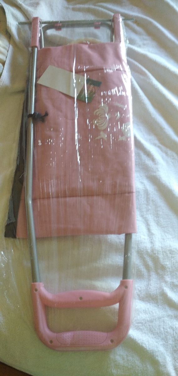 Carro de la compra rosa. Sin abrir.