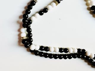 Set collane perle bianche e nere