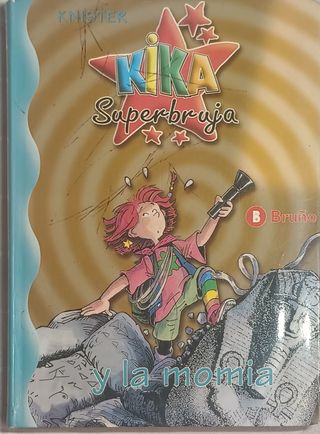 Kika Superbruja y la momia (Spanish Edition)