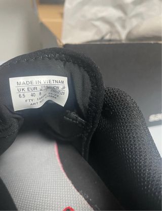 Salomon XT6 Negras Talla 40 Nuevas con Etiqueta