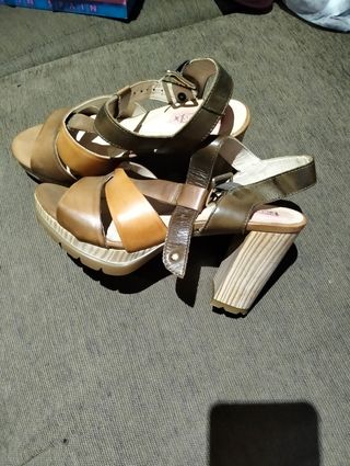 Sandalias de tacón de cuero