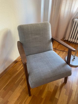 Butaca Ikea gris madera
