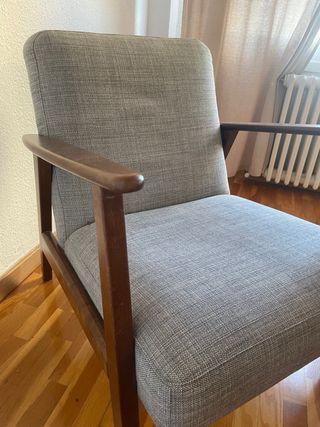 Butaca Ikea gris madera