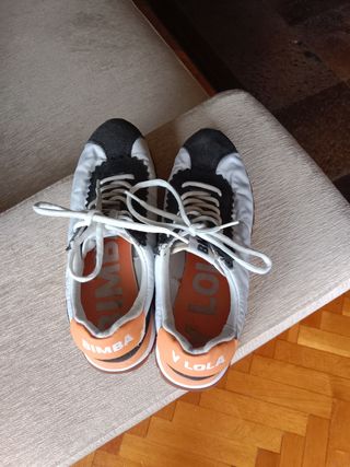Zapatillas Bimba y Lola Negras y Blancas