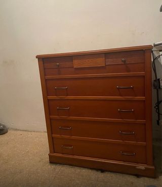 Cómoda antigua de madera con 5 cajones