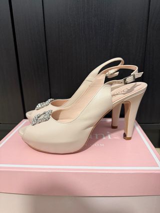 Zapatos Doriani Beige Fiesta/Boda Tacon Joya