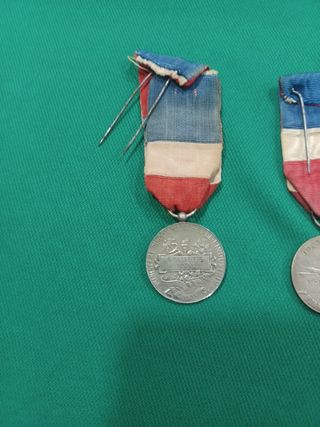 Medallas francesas con cinta tricolor