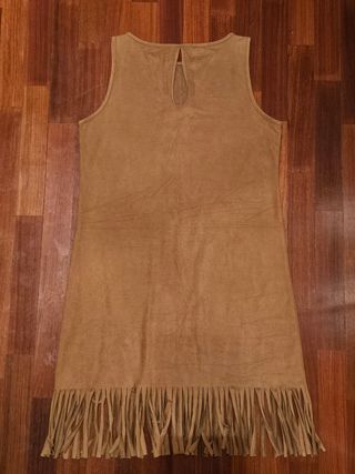 Vestito marrone con frange sotto