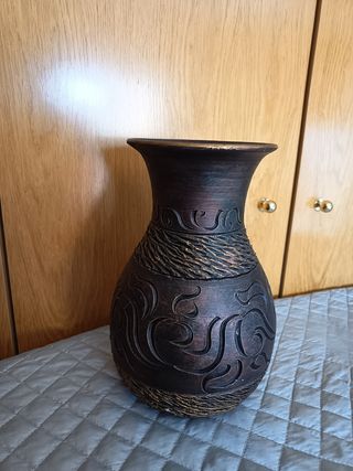Bonito jarrón de cerámica 35 CMS de alto.