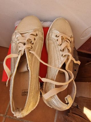 Zapatillas Zara doradas