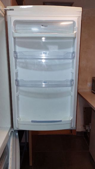 Nevera combi Whirlpool dos motores
URGE VENDER