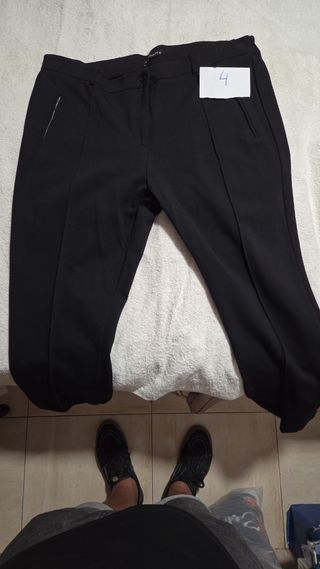 Traje de chaqueta talla 52 y pantalón negro talla 