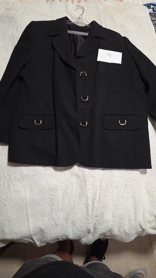 Traje de chaqueta talla 52 y pantalón negro talla 