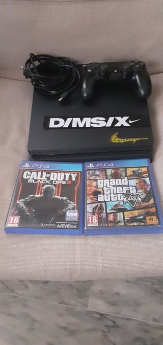 PS4 con mando y 2 juegos