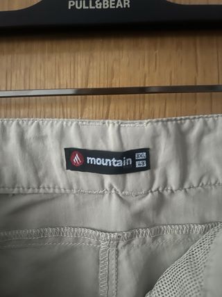 Pantalón corto beige Mountain