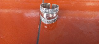 Anillo de plata ajustable con diseño